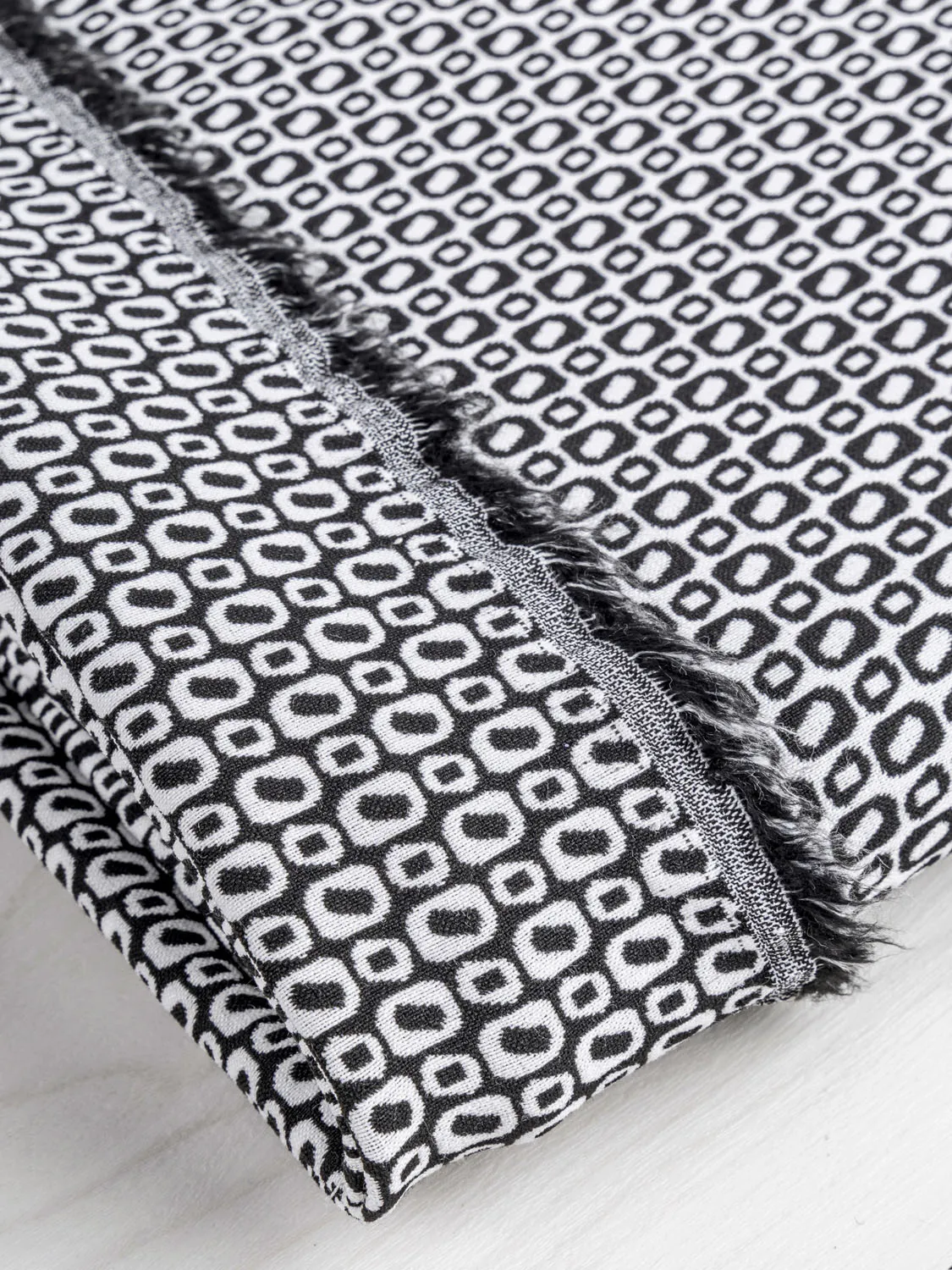 Graphic Oval Print Reversible Stretch Viscose Deadstock - Black   White - Swatch