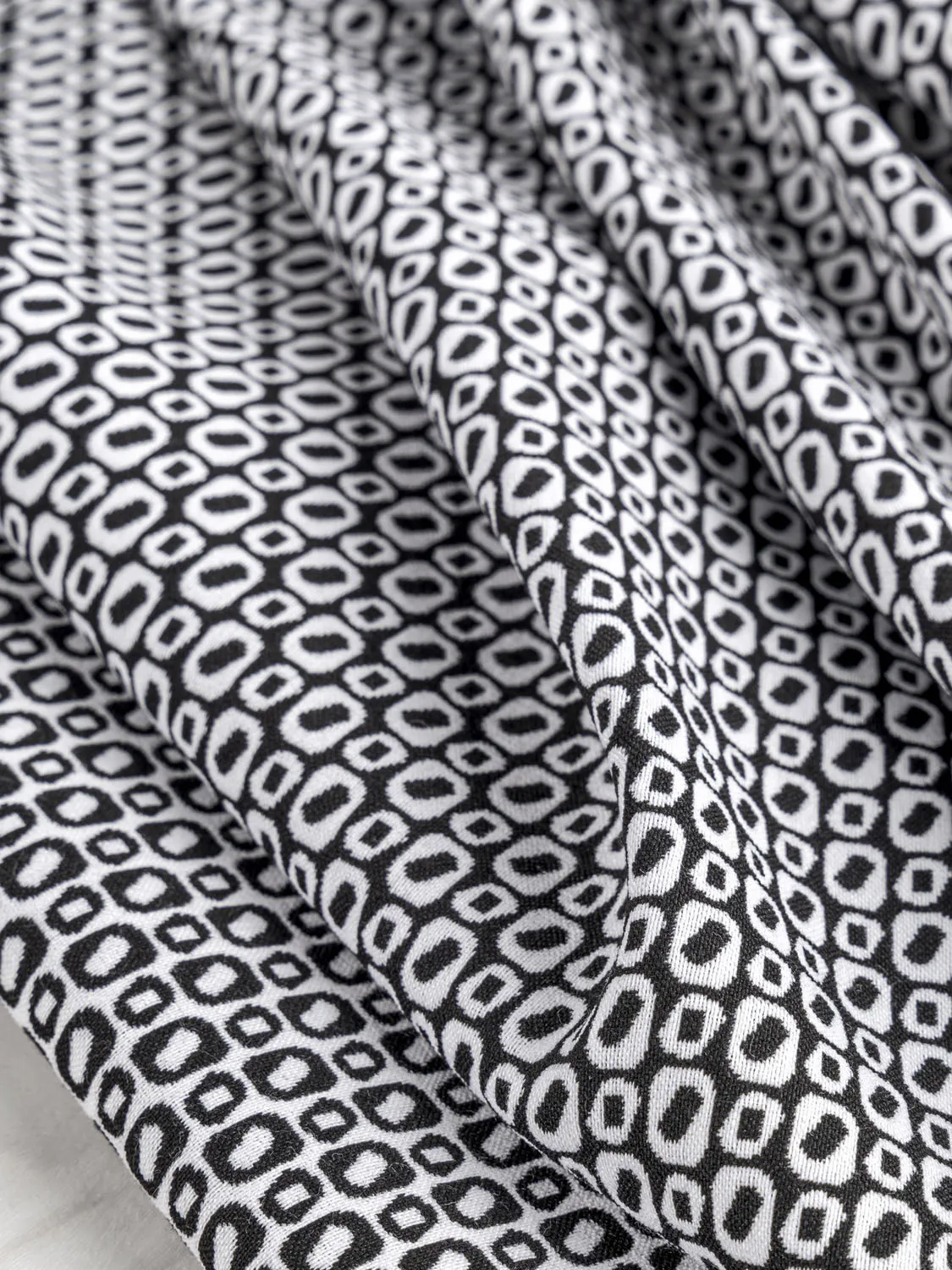 Graphic Oval Print Reversible Stretch Viscose Deadstock - Black   White - Swatch