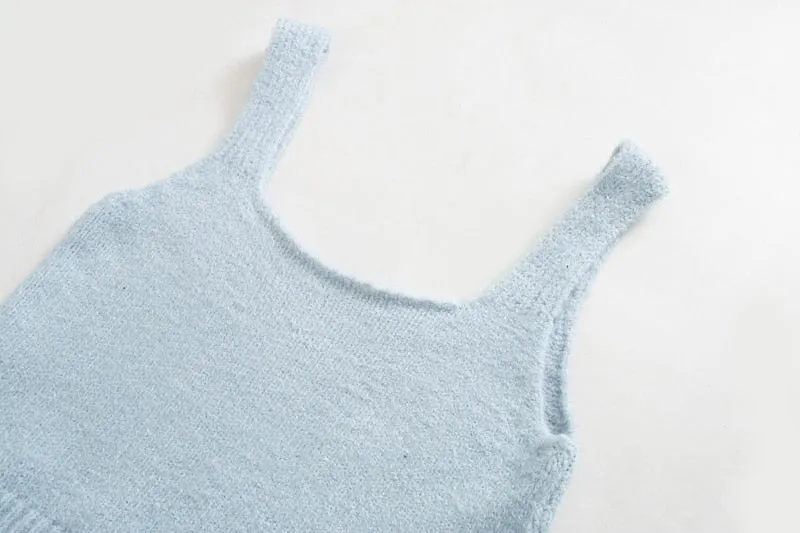 KNIT TOP WITH FLORAL EMBROIDERY