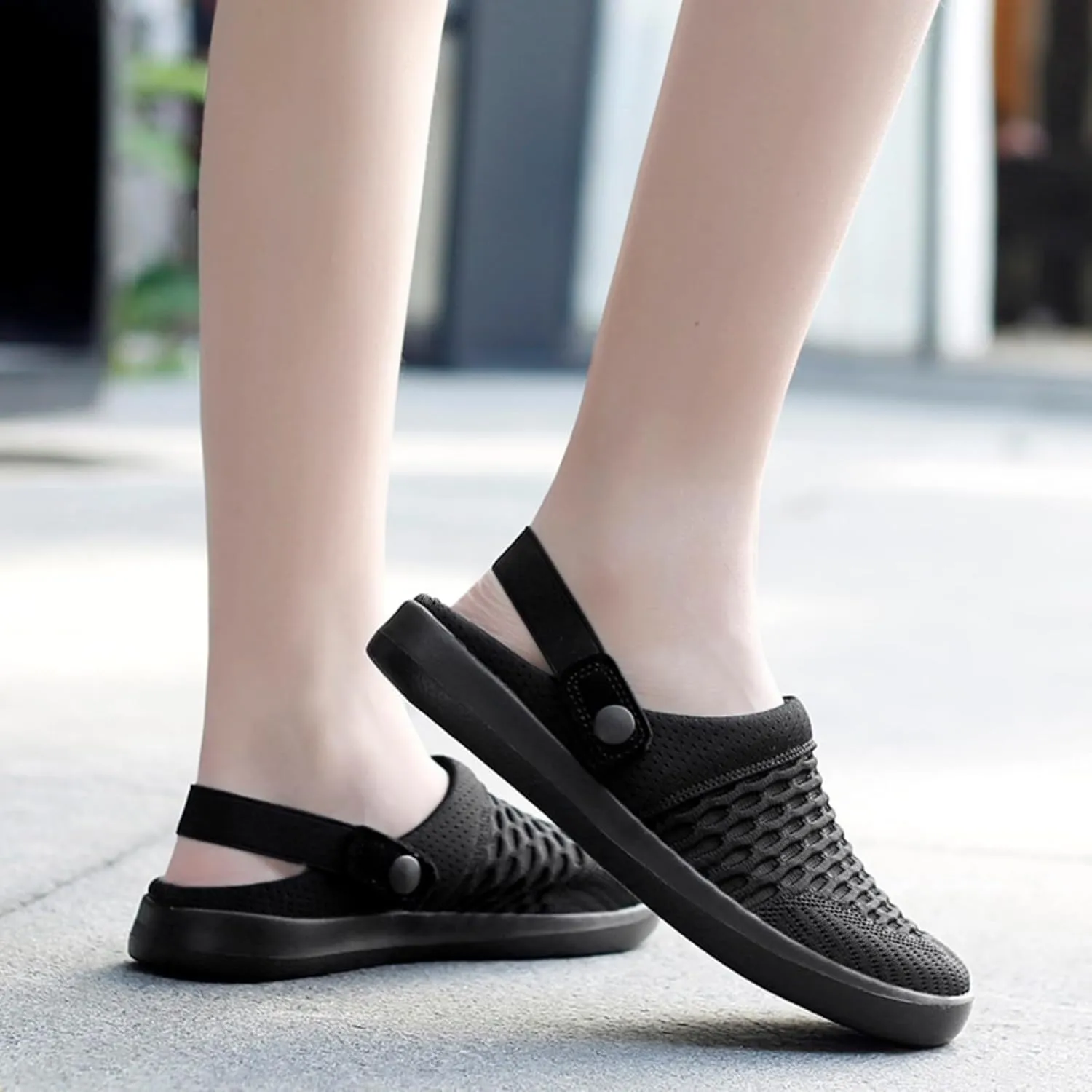 Women's Walking Shoes Knitted Breathable Clogs Lightweight Slip-On Mules Non-Slip Quick Drying Sandals Comfortable Garden Clogs Pool Water Shoe Hiking House Traveling Shoes Casual Beach Slippers